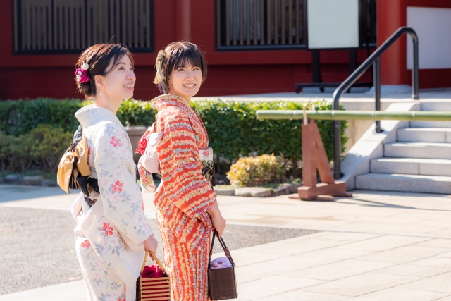 サンダルやヒールはわかるけど着物もダメ？ クルマの運転で違反になる衣服AUTO MESSE