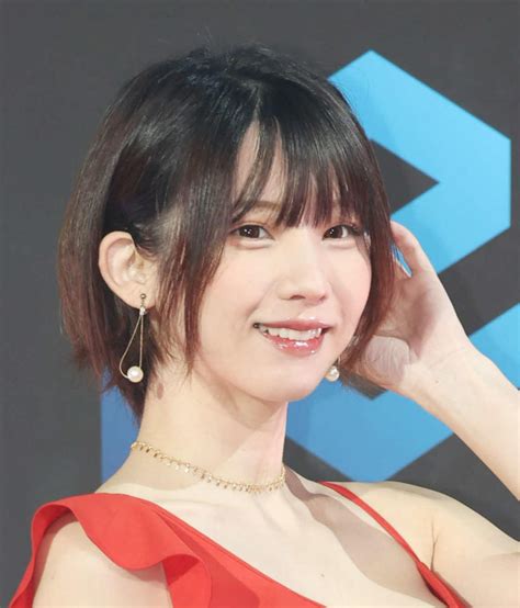 足立梨花さんみたいに可愛い萌えおっぱいの有名人(女優・アイドル・グラド - Yahoo!知恵袋