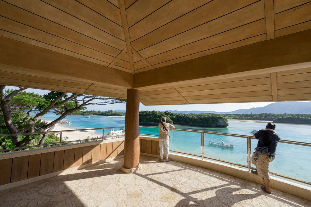 沖縄、石垣島。川平湾でグラスボートグラスボート。マリンスポーツが心配でも海の中の景色が楽しめる - 個人旅行のアイデアノート