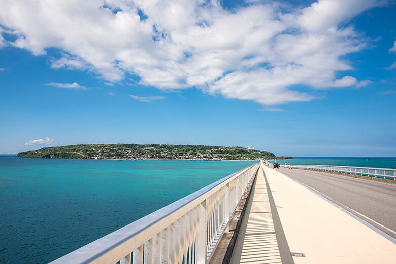 古宇利島を絶景ドライブ！車で渡る沖縄離島楽天トラベル