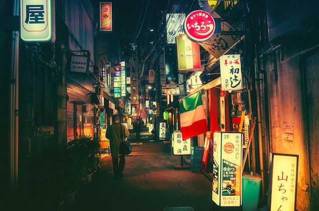 新橋の飲み屋街新橋昭和レトロ昭和路地裏路地裏同盟キタムラ写真投稿ニコン倶楽部東京カメラ部写真好きな人と繋がりたい飲み屋街nikonzfnikkorz2470f28streetphotographybackalleytokyocameraclubjapancitybluesmoody_shotz