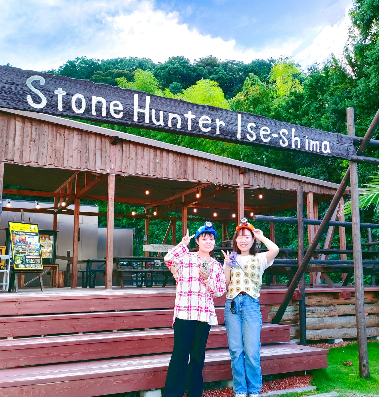 三重県にも恐竜がいるって知ってた！？ なんとここ三重県鳥羽にあるストーンハンターには、恐竜がいるんです🫣宝探し体験アドベンチャーもあって予約すれば宝探しもできちゃう😆 めちゃめちゃ気になるけど今回は時間がなかったから恐竜とお写真だけ撮ったよ☺️恐竜と写真撮るだけでも最高に嬉しい🥰 . 三重県鳥羽