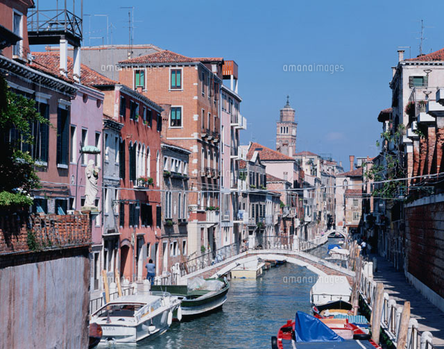 自然に囲まれたフィレンツェの街並み イタリア の無料の写真素材