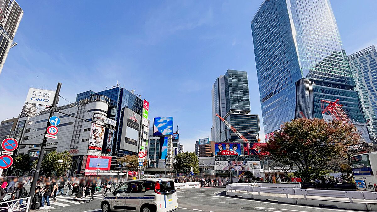 ハロウィーンで渋谷は 人であふれ返る繁華街、雑踏事故に不安の声も | 毎日新聞