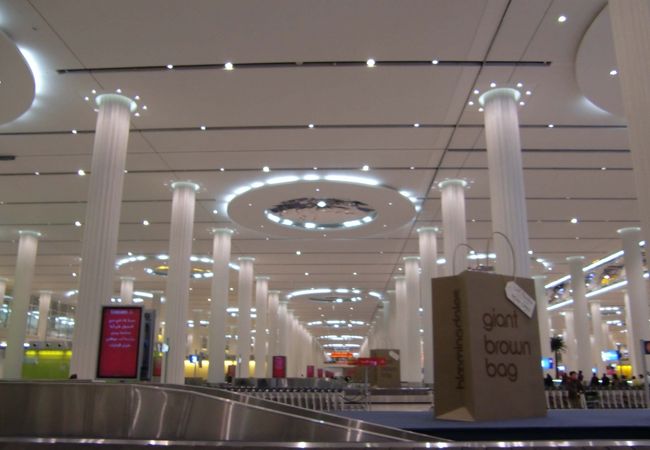 砂漠に浮かぶドバイ国際空港を徹底紹介！どんな空港？Guanxi Times海外転職
