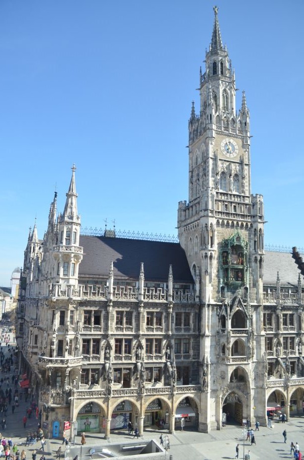 ミュンヘン 新市庁舎 仕掛け時計 時計の写真素材