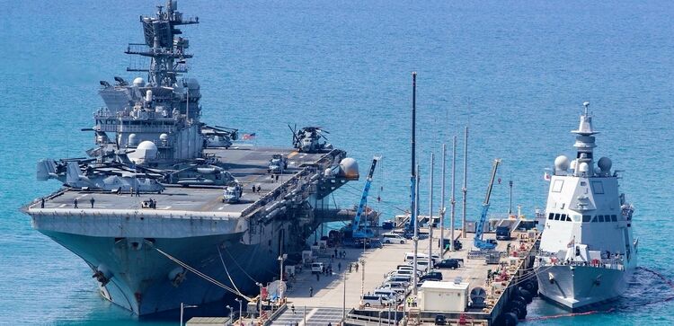 大阪市住之江区 大阪港に寄港した「強襲揚陸艦アメリカ」 ゆかぷ～の大阪まちぶら- エキスパート -