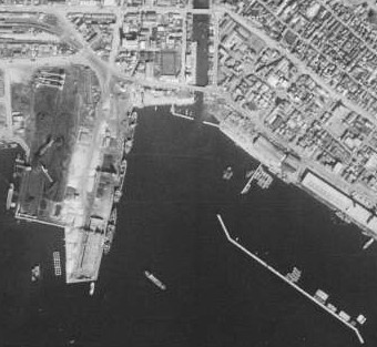 旧日本軍の駆逐艦が残ってる！「え、コレ !?」 変わり果てた姿で奇跡の現存 なぜ軍艦が“港の一部”になったのか2025年7月6日-エキサイトニュース