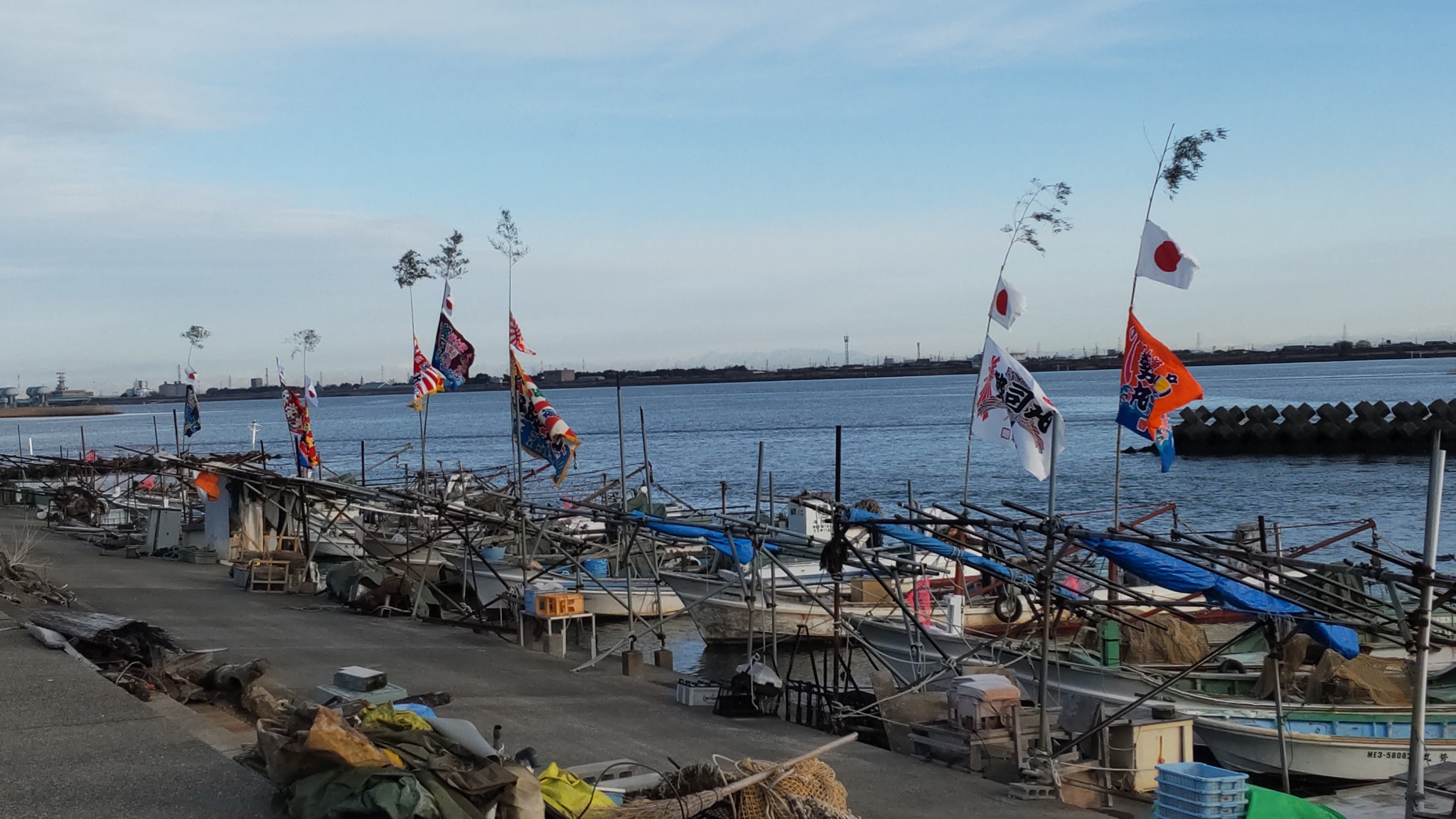 赤須賀漁港の大漁旗と鎮国守国神社への初詣: 猫の欠伸研究室