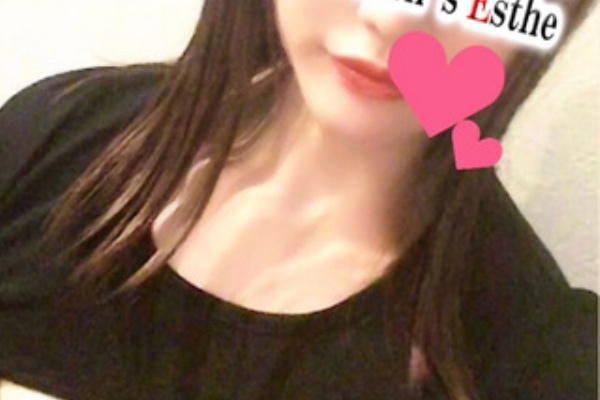 開始2分でチ○ポと乳首を責め立ててくる、ぬるぬるスケスケノーブラ女子がエロいと評判の地下メンズエステの制服着用オイルマッサージ - 