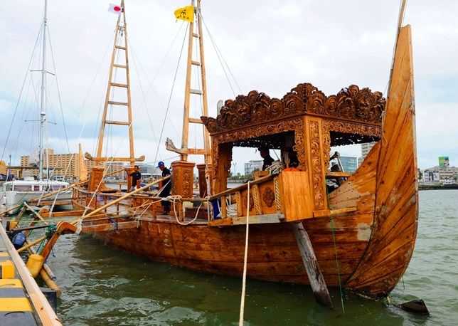 右舷、左舷を表すstarboard, portの意味とは