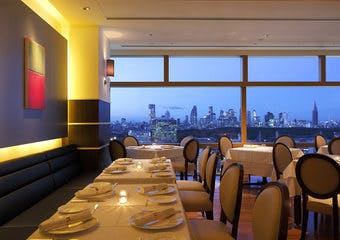 大阪エクセルホテル東急 美しい夜景を眺めながらカクテルと味わう「万華鏡パフェ」とハッピーアワー 磯貝由起- エキスパート