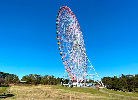 イベントレポート】蜷川実花氏の作品など、葛西臨海公園で真夏のインスタレーション「海とつながる。アートをめぐる。」が開催中 - デジカメ Watch