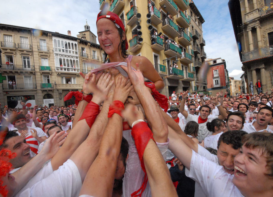 朗報】海外の『おっぱい祭り』で美女のパイオツ揉んだったｗｗｗ – オカズランド