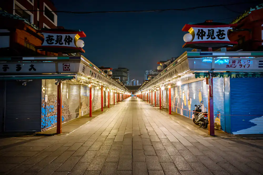 浅草寺 夜の雷門の写真素材FYI00172299ストックフォトの Qlean Market