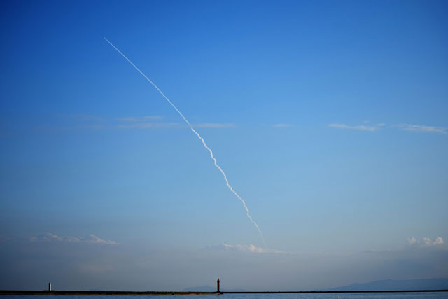 iPhoneで機内からロケット打ち上げ撮影に挑戦 そこで感じたスマホカメラの課題とは -