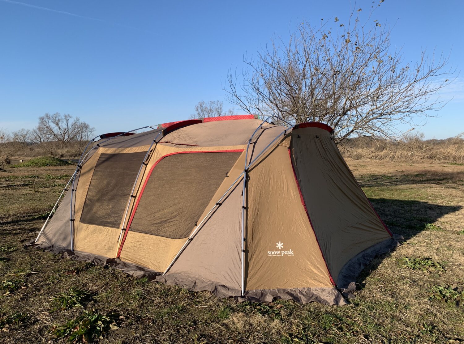 キャンプの雨対策！テント設営・撤収・片付けのコツを解説キャンプ・アウトドア情報メディアhinata