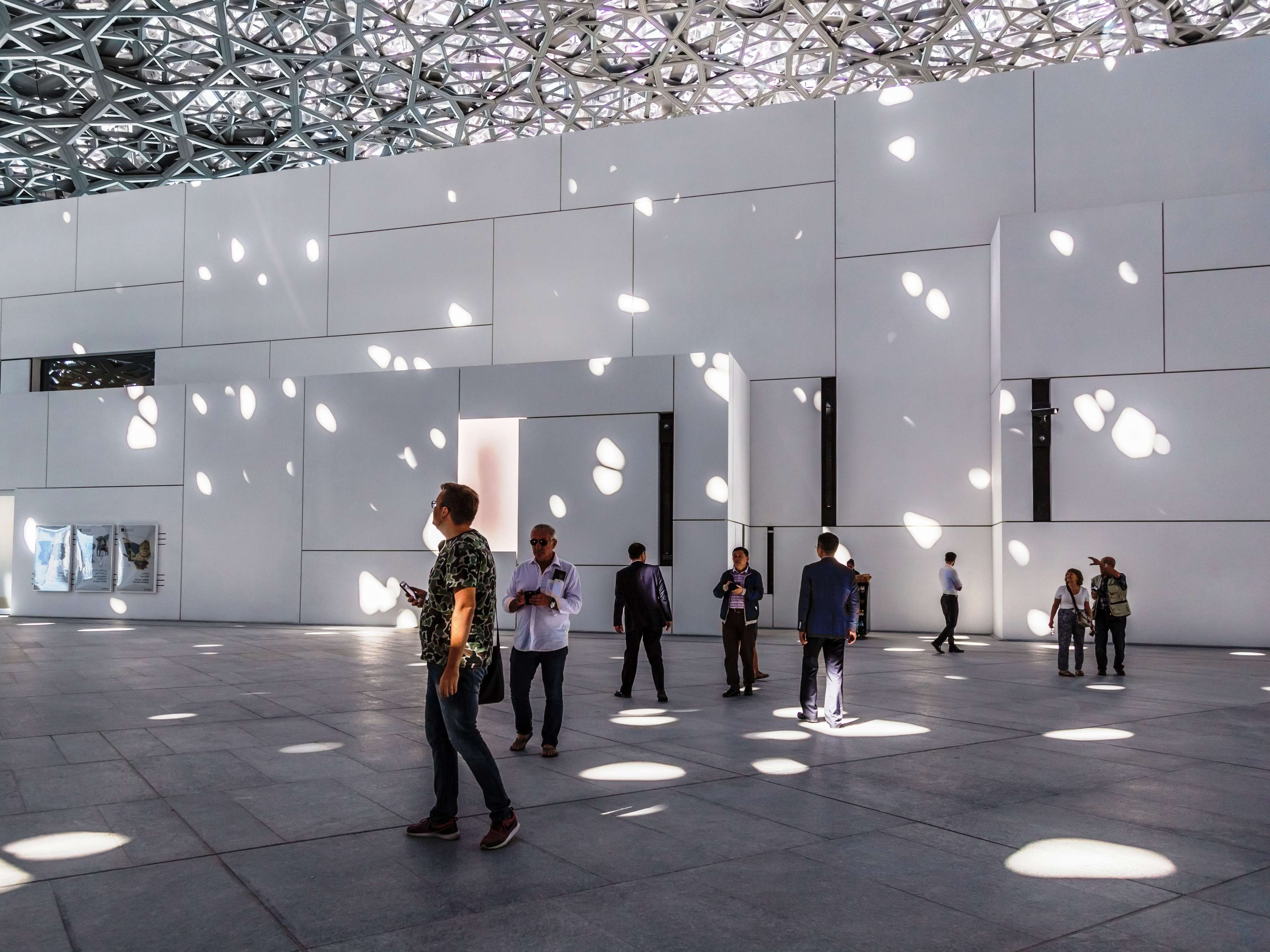 ルーヴル・アブダビ美術館入場チケット予約＜ガイドツアー付きプランあり＞アブダビの観光・オプショナルツアー専門 VELTRA ベルトラ