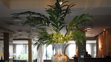 Ministro Pistarini International