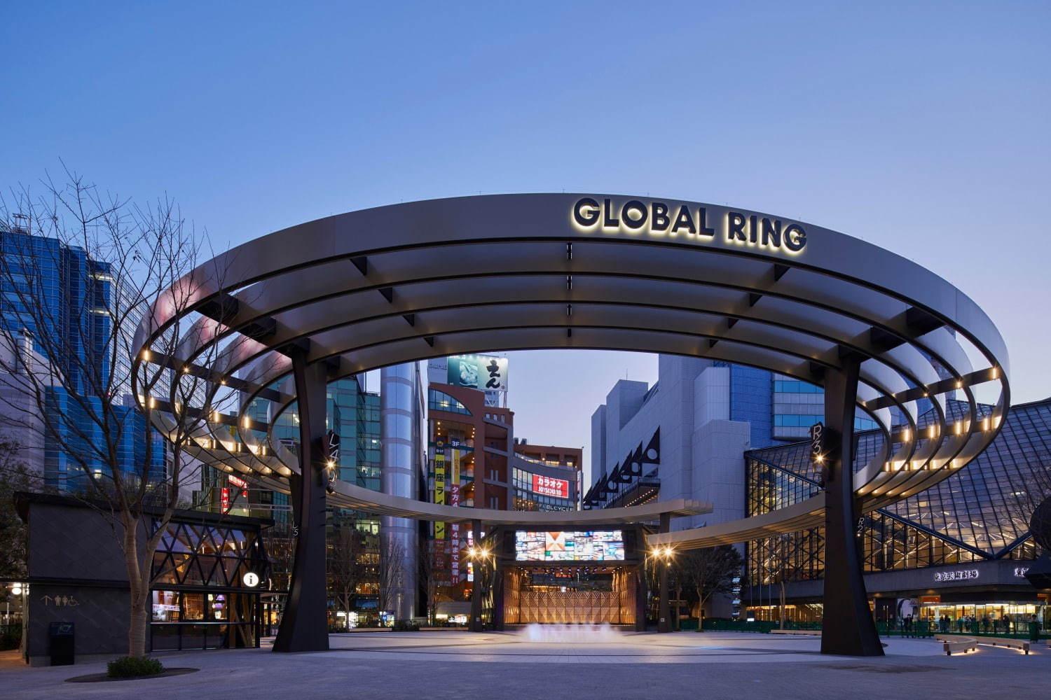 池袋 西口公園の噴水 by