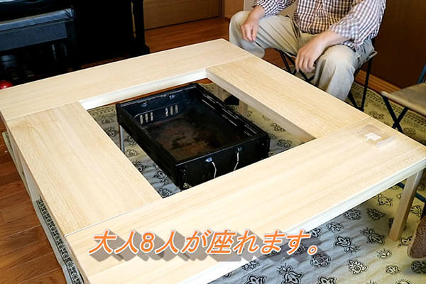 Generic キャンプ用の正方形の木製折りたたみテーブル。組み立てが簡単で、実用的かつ多用途。寮、バーベキュー、庭園に最適です。 キャンプ用テーブルを