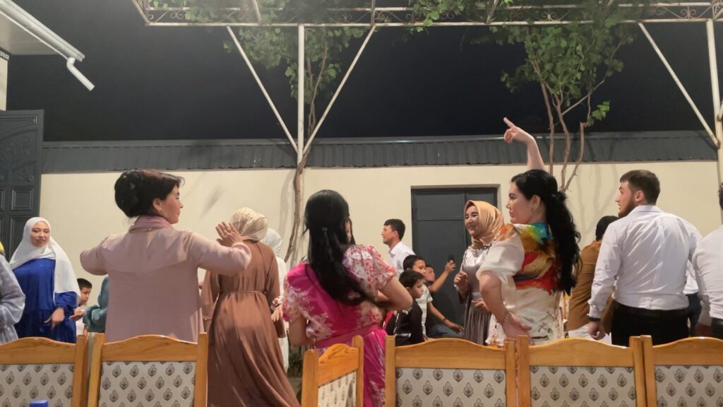 ウズベキスタンの結婚式 ２ 披露宴 -