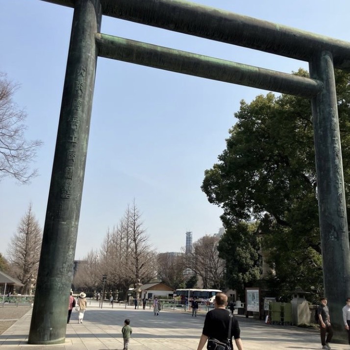 九段下 都市史研究者といくモダン東京、旧軍人会館から靖国神社へ:～軍人の街はどうできた！？花街跡、常灯明台、スパニッシュ洋館まで～ tk23d016東京まち歩きツアー「まいまい東京」