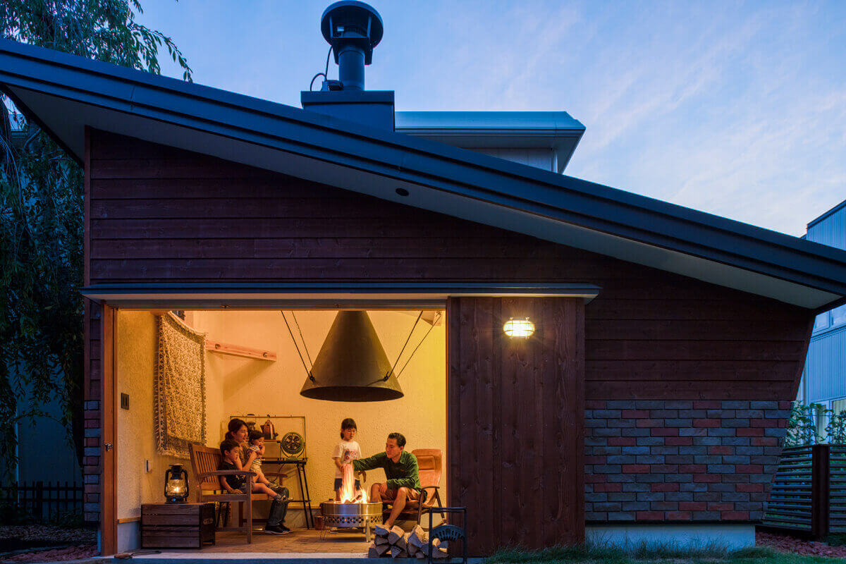 SAKURAガレージ BBQ小屋ログハウスの夢木香