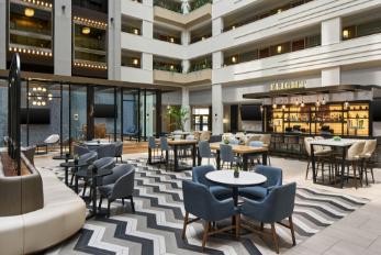 デイユースもおすすめ！空港直結ヒルトン シカゴ・オヘアエアポートホテル元CAのカーニバル生活