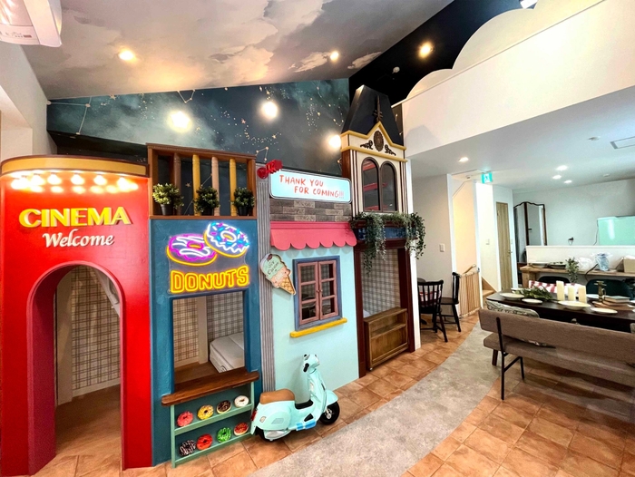 すべり台やツリーハウスのある夢の一軒家ホテル in 東京都中野区。『Holy House ホーリーハウス