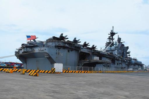 強襲揚陸艦「アメリカ」佐世保配備 軍事的な役割 どう変化 護衛艦「いずも」型