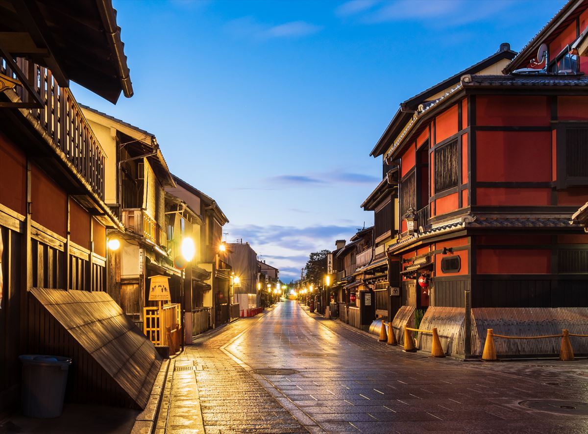 秋の京都、祇園白川の夜景 の Stock フォトAdobe Stock