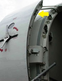 次回ご搭乗の際には、飛行機のドアにもどうぞご注目ください。実は機種により、ドアの形状がそれぞれ異なっています。こちらは成田に就航するボーイング737、777、787のドアの写真です。それぞれどの機体のドアかおわかりになりますか