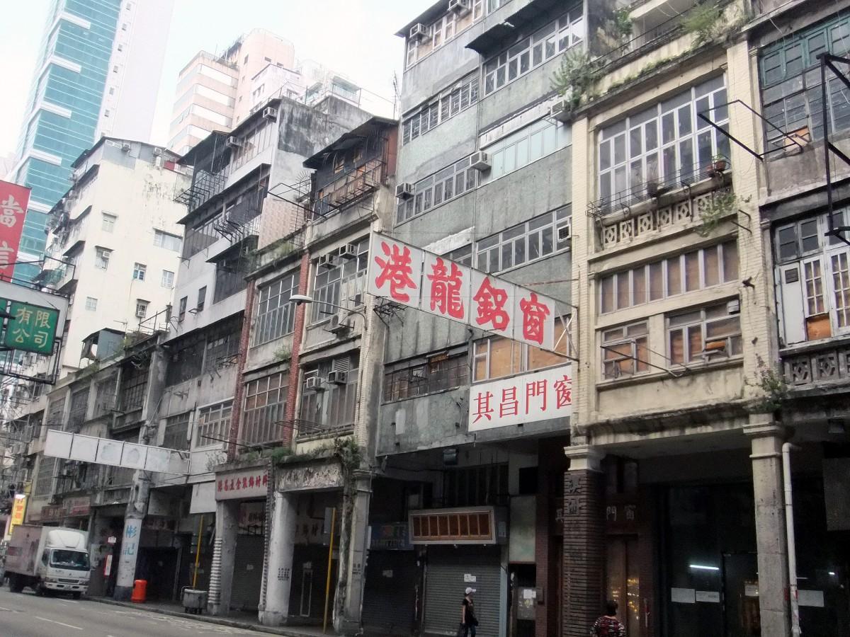 かつて香港に存在した世界有数の巨大スラム街「九龍城」での生活を描いた「Life Inside The Kowloon