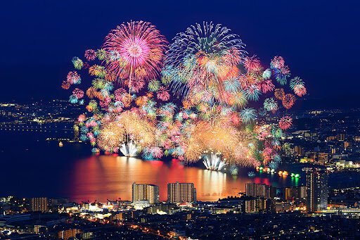 動画・写真特集 大津でびわ湖大花火大会 湖面に１万発の大輪：中日新聞Web