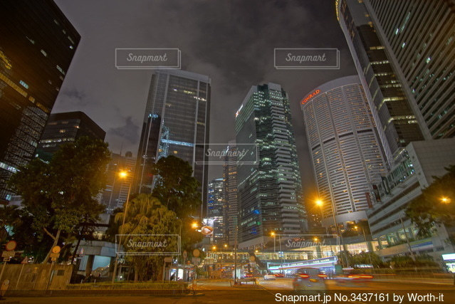 香港特別行政区の高層ビル群の夜景の写真素材FYI04532274ストックフォトの Qlean Market キュリンマーケット