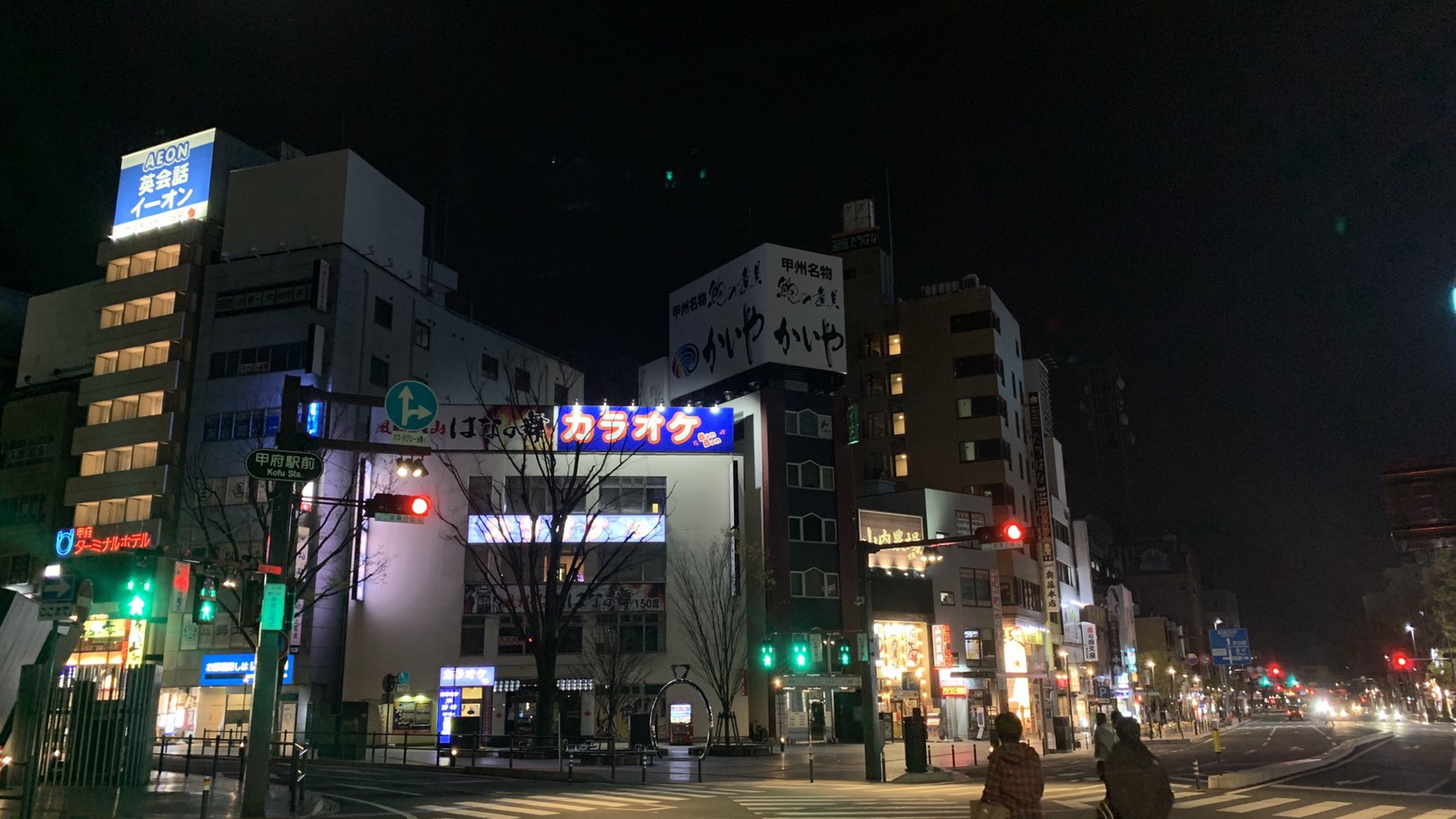 甲府で夜遊び。夏は日が長いから仕事終わりでも明るい時間の写真撮れるから助かる🙏 3枚目、これは何ずきんちゃん？ 📍山梨、甲府駅らへん 