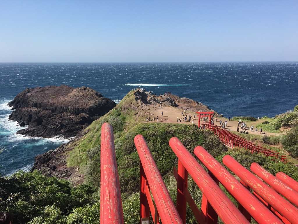 元乃隅神社の観光ガイド！朱色の鳥居が海岸へ続く！？ – skyticket 観光ガイド