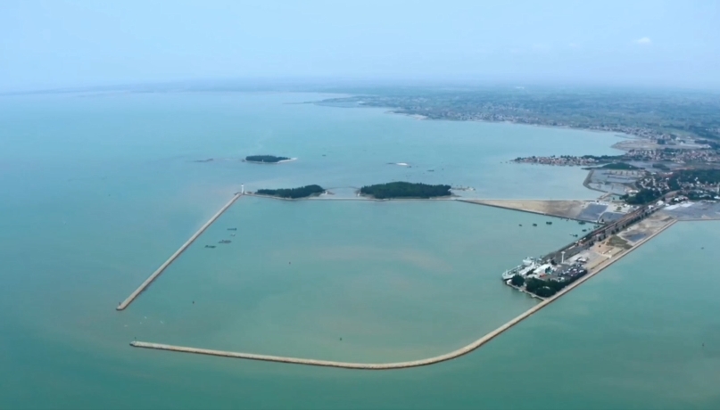 海列車」のように海上を走るトロッコで行ける島がある - GIGAZINE