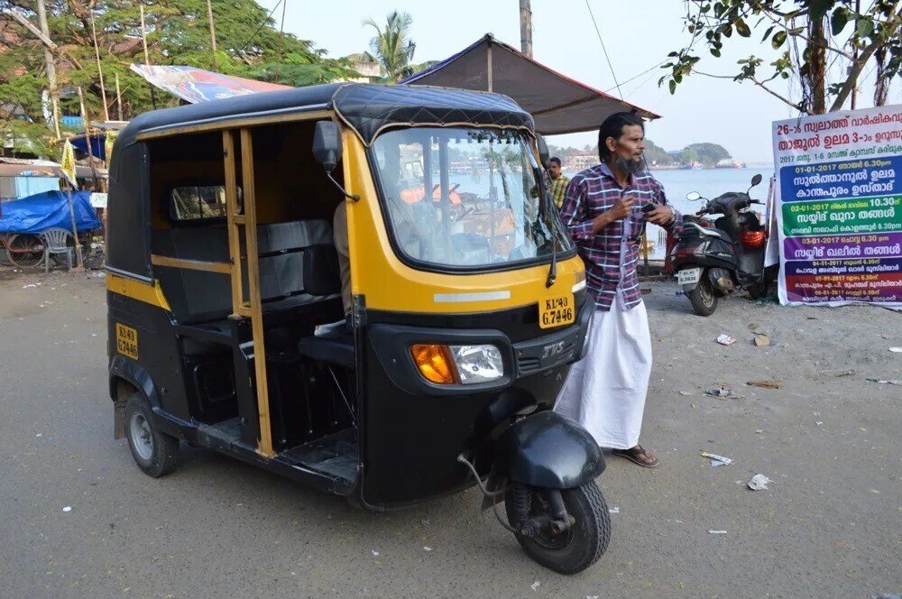 ナイル．ｃｏｍ： ３３ 三輪タクシー毎日新聞