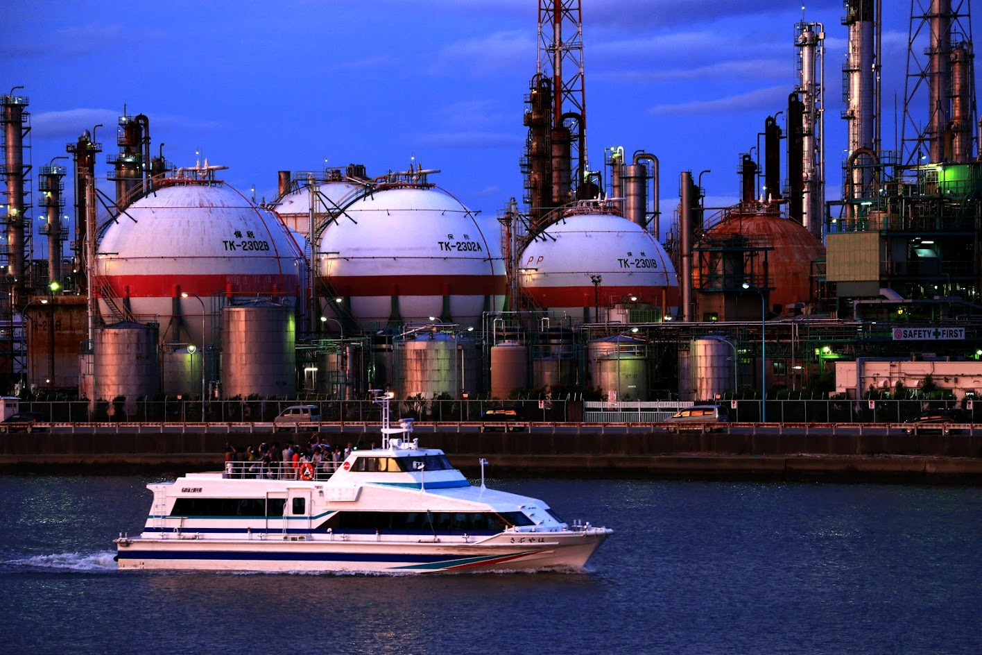 工場撮って何が楽しいの？」なんてもう言わせない！四日市コンビナートで萌えまくってきた！！ログカメラ