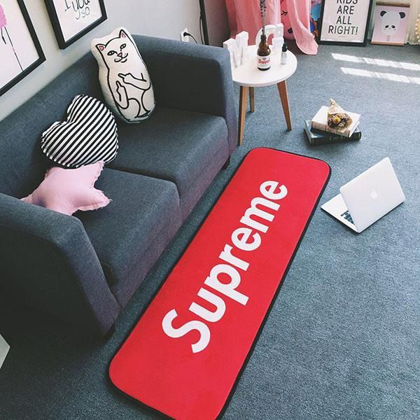 シュプリーム Supreme ノベルティ