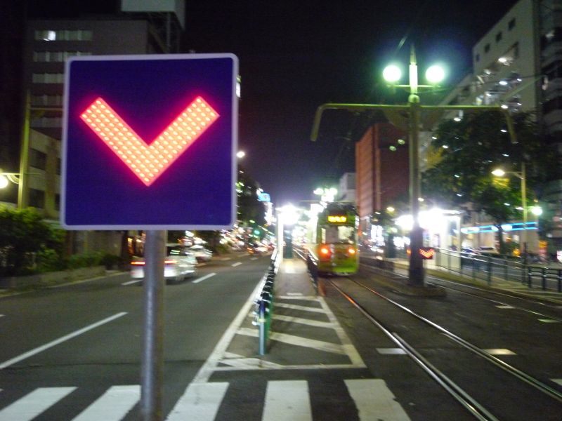 みんなと一緒じゃない方のヤツだと!? 日本全国津々浦々の“定型外”なバス停たち -