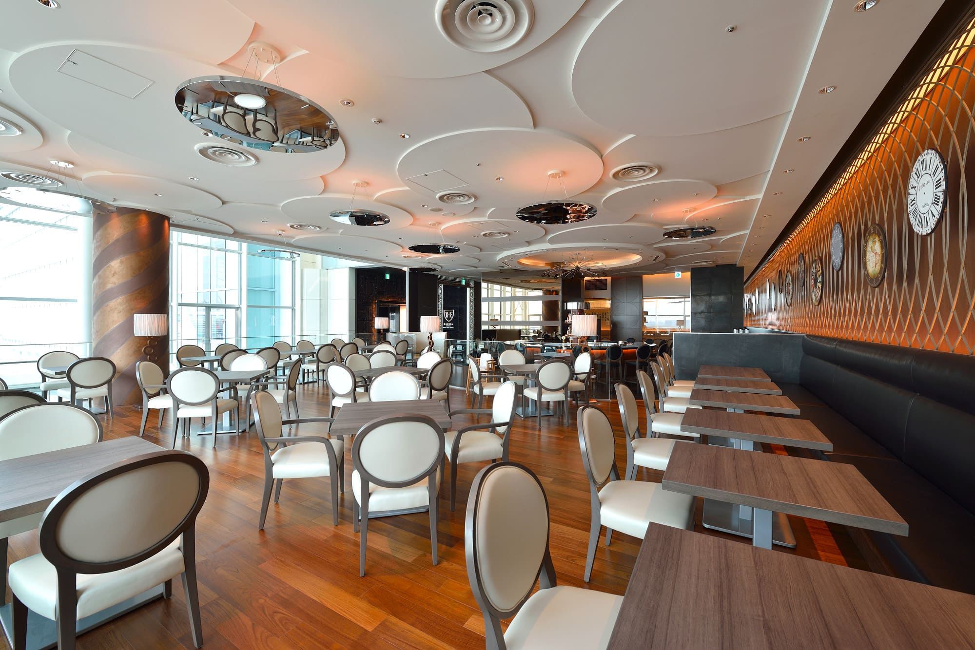 思い出の一夜に 羽田空港の夜景が見えるおすすめディナーを予約 -