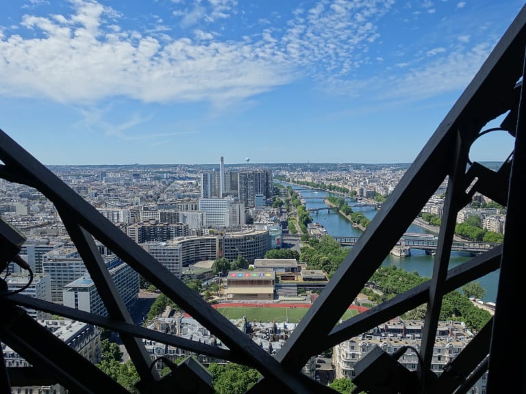 エッフェル塔の2階への入場 パリ Booking.com