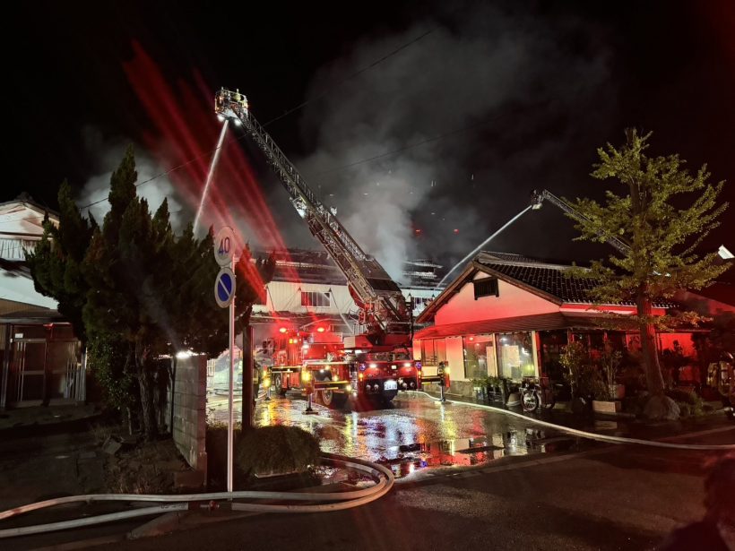 【速報】新潟市西蒲区で住宅火災　1人搬送か