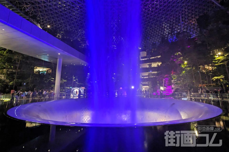 Jewel シンガポール・チャンギ空港 新たな夜更かしスポット