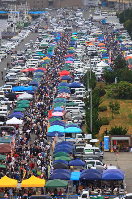 11月3連休は青森で③ 八戸 館鼻岸壁朝市 ～車中泊して４時から「しおてば」の巻～』八戸 青森県