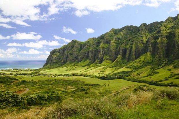 クアロア・ランチ 四輪バギー乗車 2時間 ガイドの運転で人気映画のロケ地にもなった絶景の中をドライブ！＜午前・午後 送迎付きプランあり＞ハワイ
