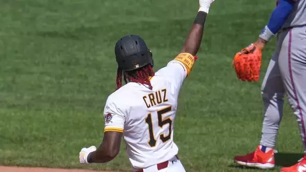 オニール・クルーズの２ランホーマー: 野球の英語